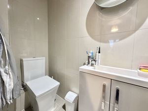 Ensuite- click for photo gallery